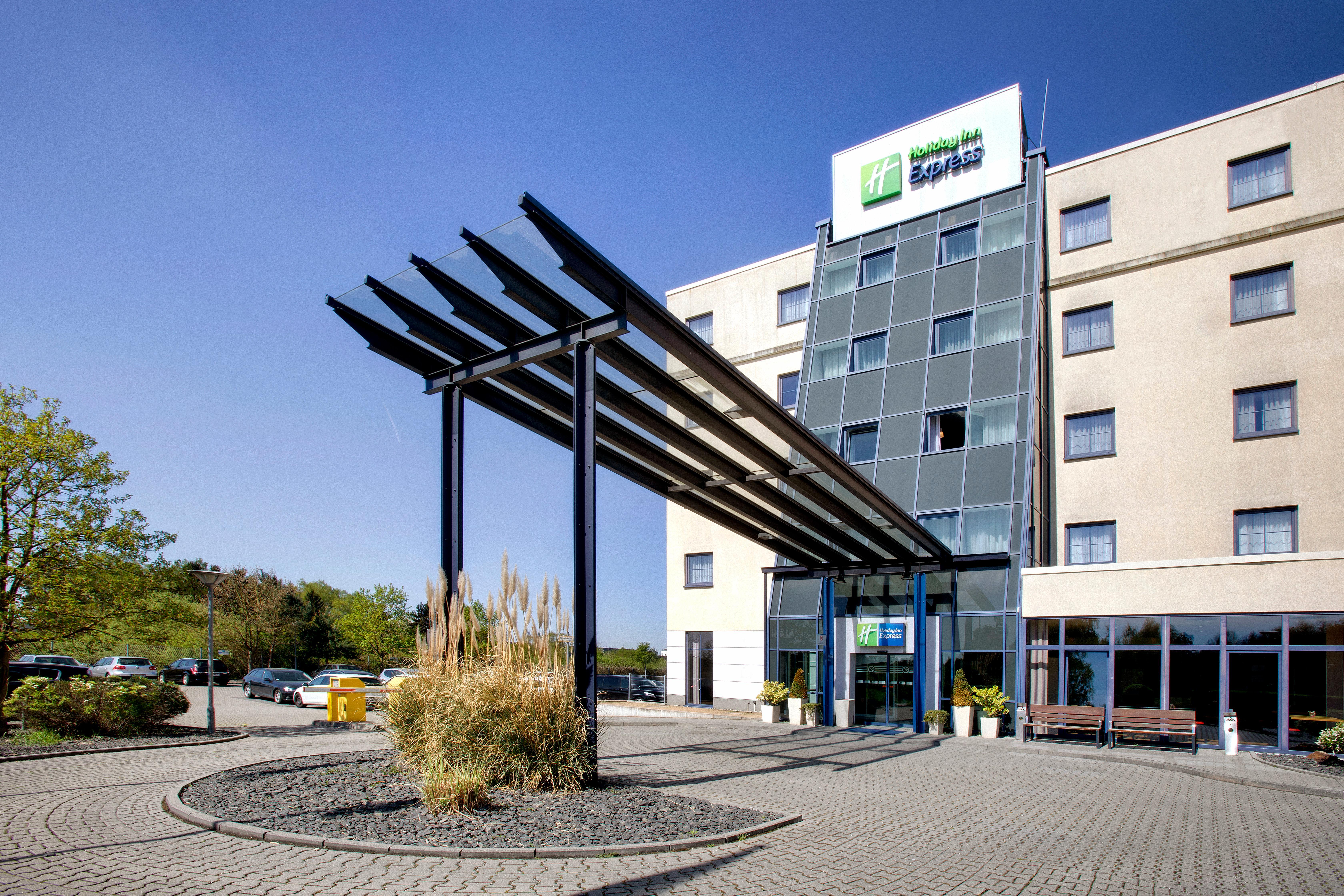 Holiday Inn Express Frankfurt Airport, An Ihg Hotel Moerfelden-Walldorf Exterior photo